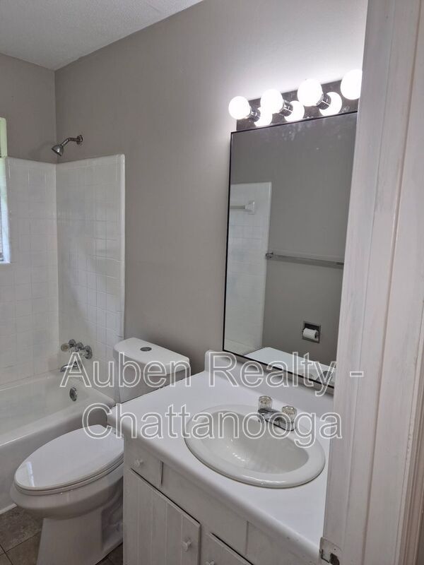 Building Photo - 4203 Davis Ln