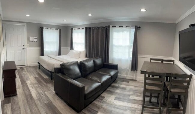 Building Photo - 110 Post Rd