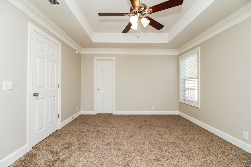 Building Photo - 1636 Bridgecrest Dr