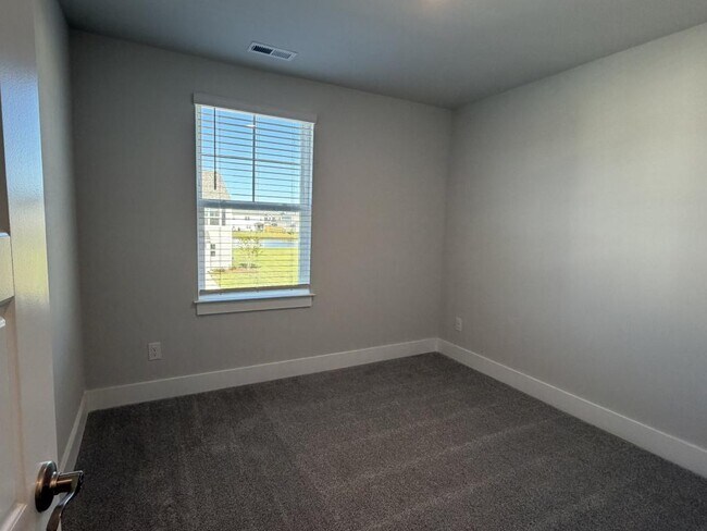 Building Photo - 4339 Majesty Dr