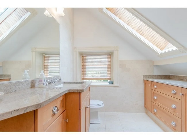 Building Photo - 35 Grandview Ave