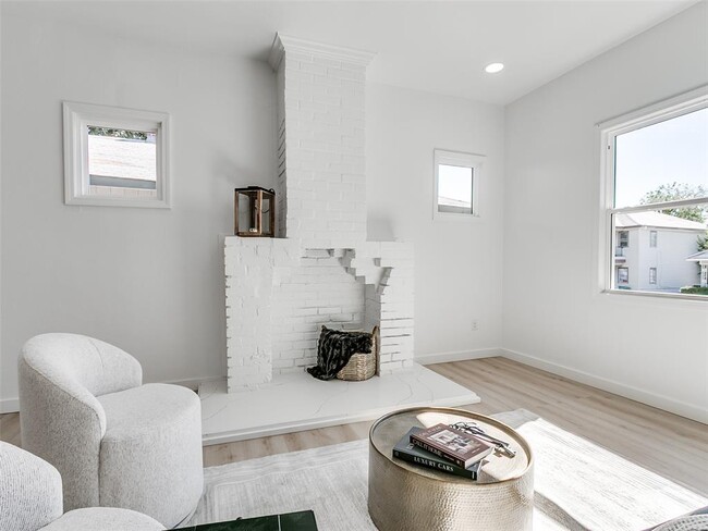 Building Photo - 1215 NW 8th St