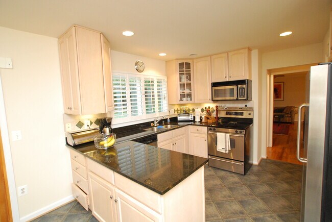 Building Photo - 15216 Falconbridge Terrace