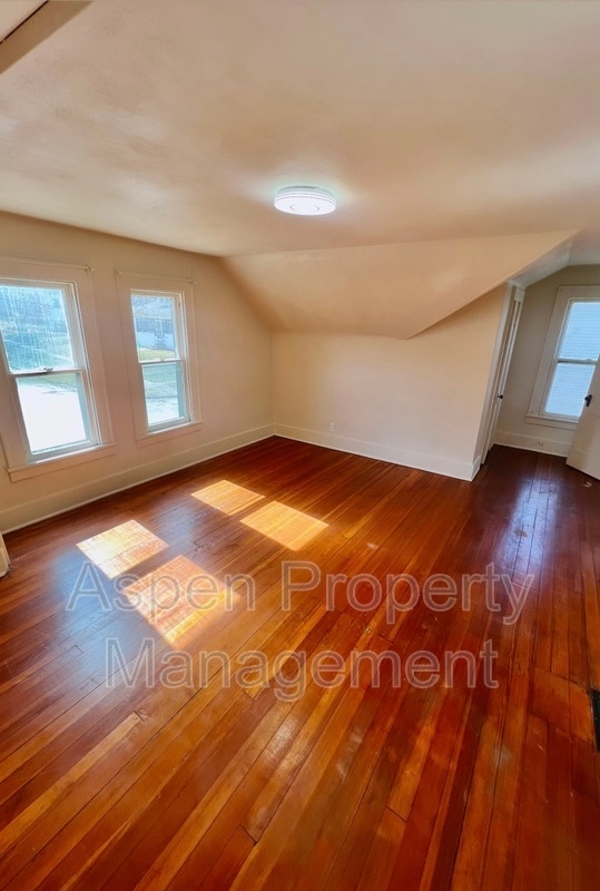 Building Photo - 230 Lewis St