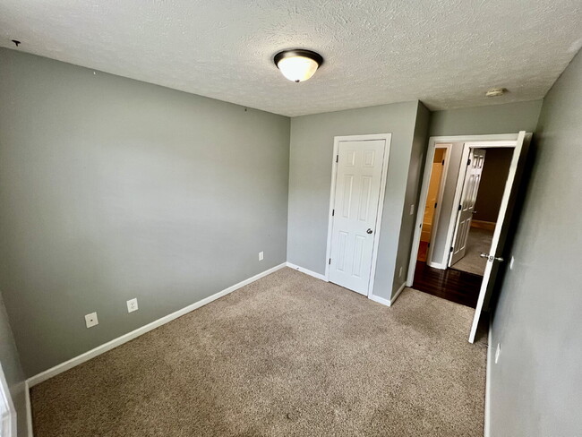 Building Photo - 2785 Russet Ridge Dr