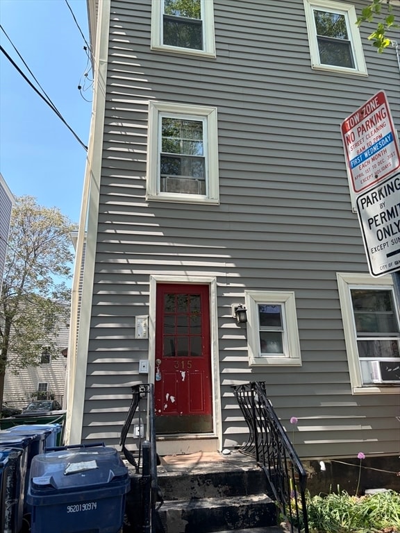 Building Photo - 315 Elm St