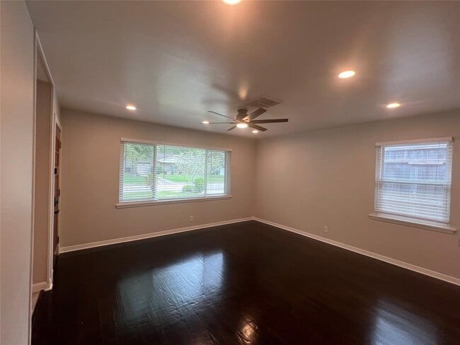 Building Photo - 5417 De Milo Dr