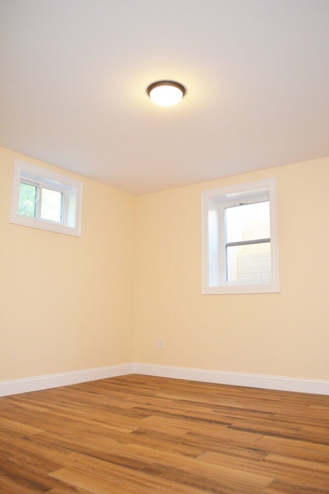 Building Photo - 272 Manhattan Dr