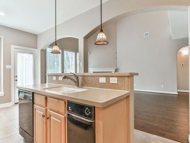 Building Photo - FORE Bedrooms in Del Lago!