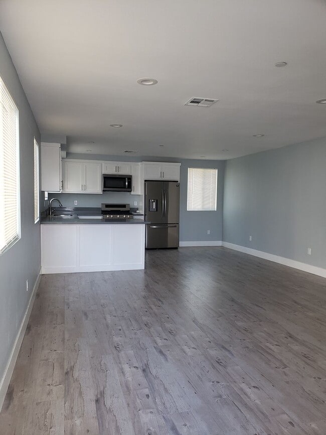 Building Photo - 33(1635)