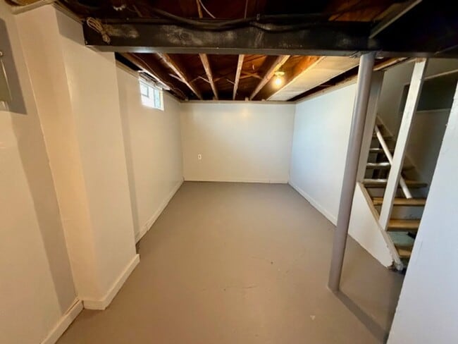 Building Photo - For Lease 3 bedrooms, 1 bath home in a nice area