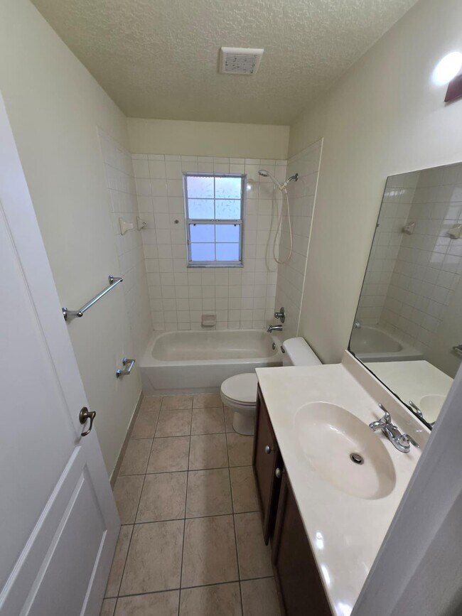 Building Photo - 4701 Cohune Palm Ct