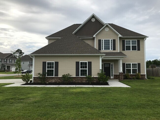 Primary Photo - Regal Home on Regatta Way!