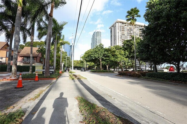 Building Photo - 1918 Brickell Ave