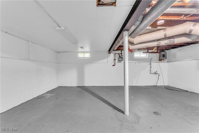 Building Photo - 135 Greencroft Rd