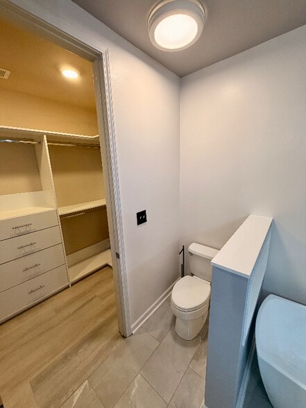 Building Photo - 711 Cosmopolitan Dr NE