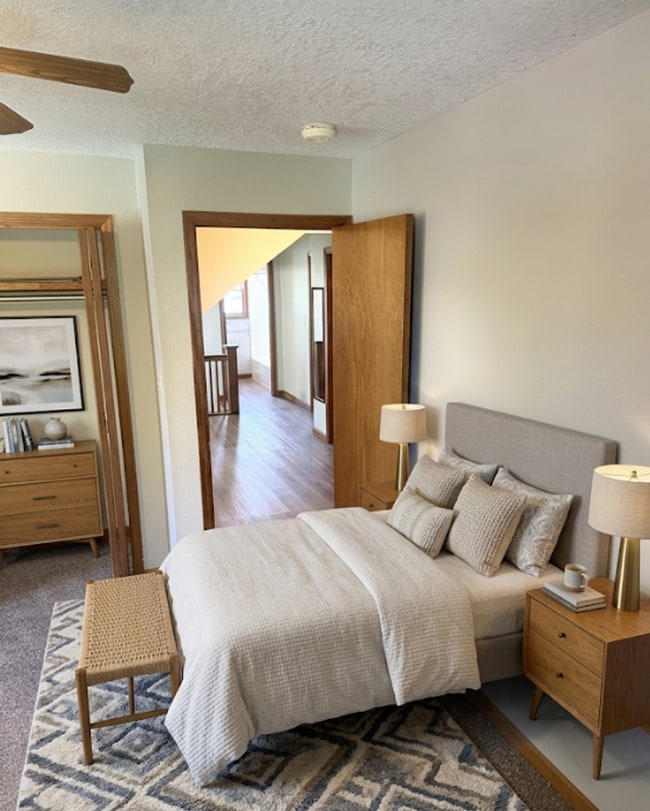 Building Photo - Spacious 5BR Home Near Drake — Porch, Garage & Tons of Space