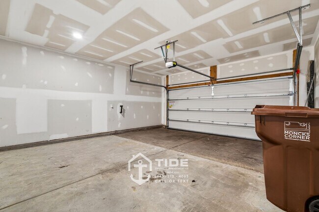 Building Photo - Comfort & Convenience in a Prime Location