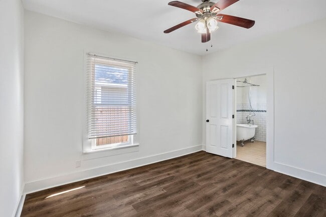 Building Photo - 900 S Division St