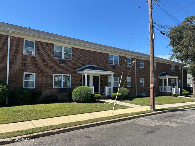 Building Photo - 1701 E St