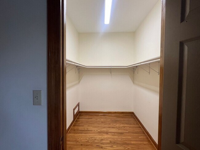 Building Photo - 1212 Ridgewood Ct