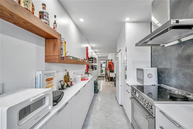 Building Photo - 224 6th Ave N