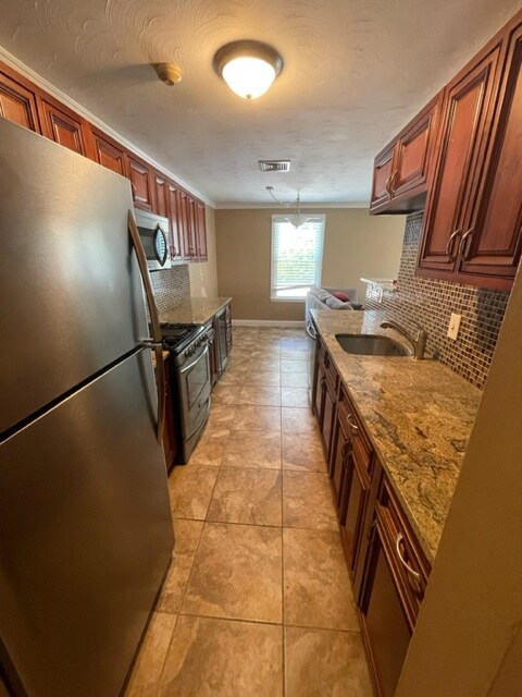 Building Photo - 37 Main St