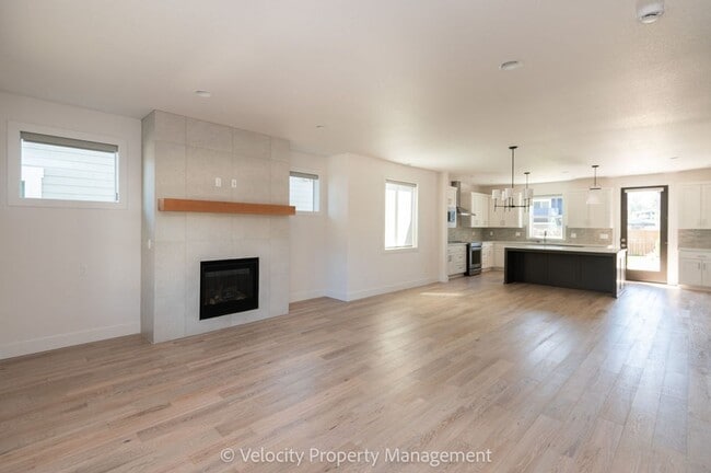 Building Photo - Brand New Beautiful Home!