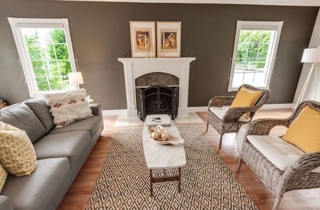 Building Photo - Spacious 4BR Capitol Hill Home with Lake W...