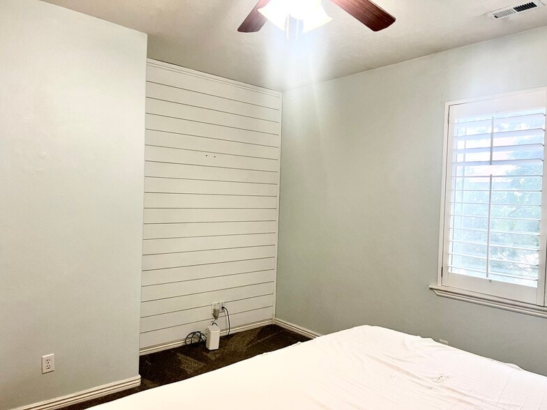 Building Photo - 1562 W 10 S