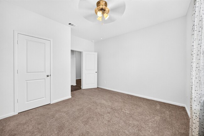 Building Photo - 1024 Banyon Tree Ln