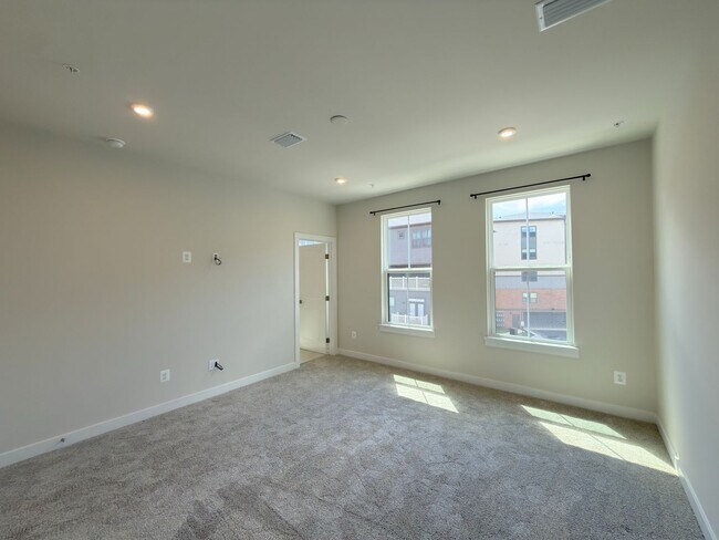 Building Photo - 14441 Albemarle Point Pl