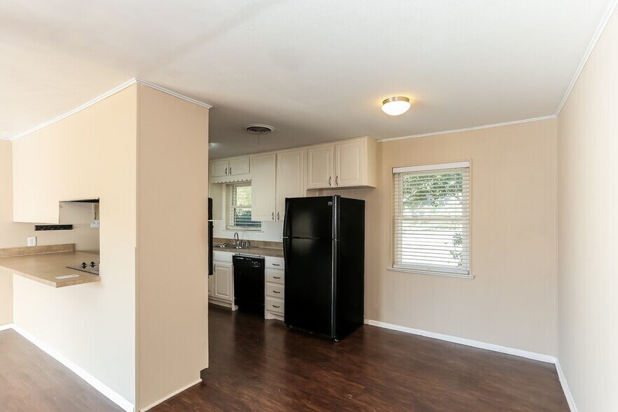 Building Photo - 6420 Valley Ridge Dr