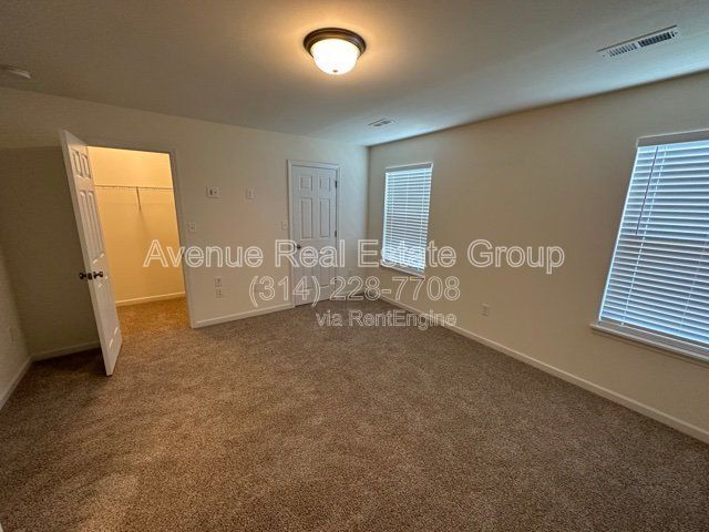 Building Photo - 5585 Walden Ridge Dr