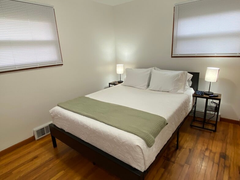 Bedroom #1 - 419 E Locust St