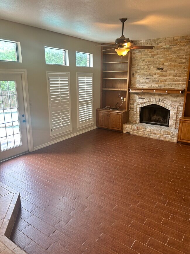 Building Photo - 15603 Rose Crest