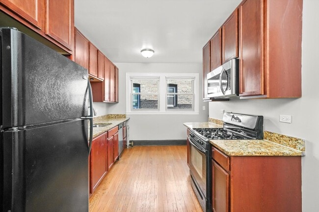 Building Photo - 1925b Grove Ave