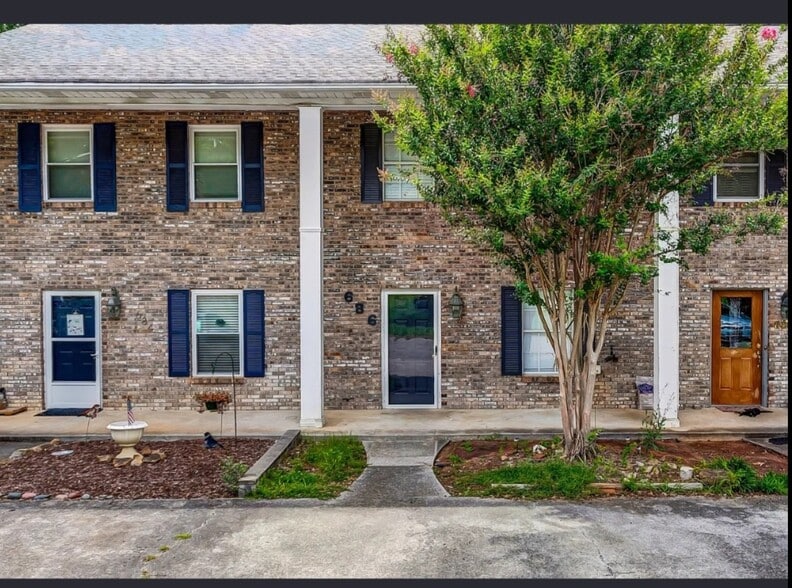 Building Photo - 686 Bethany Ct