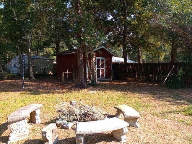 Building Photo - 3102 Lynn Dr