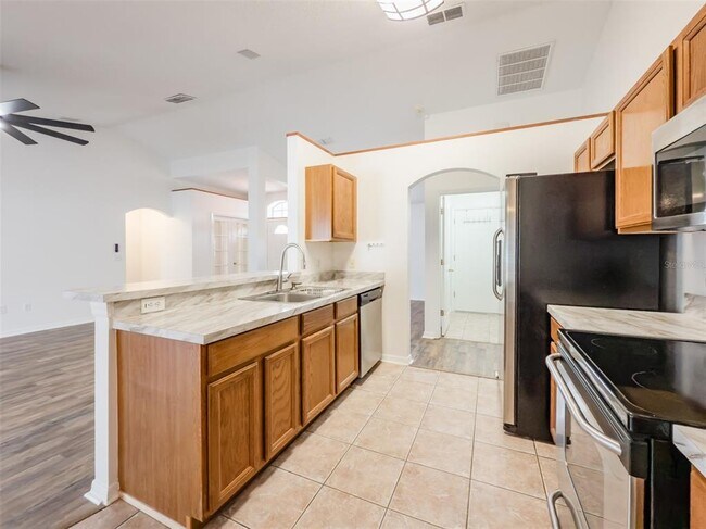 Building Photo - 14717 Redcliff Dr