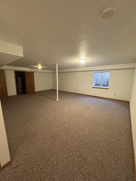 Building Photo - 155 Meadow Ln