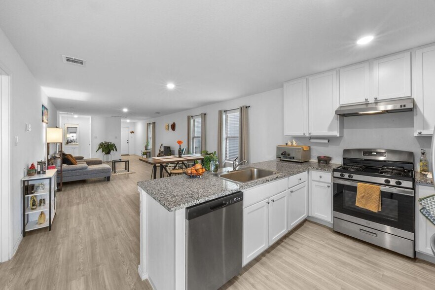 Building Photo - 7415 Donkey Vly