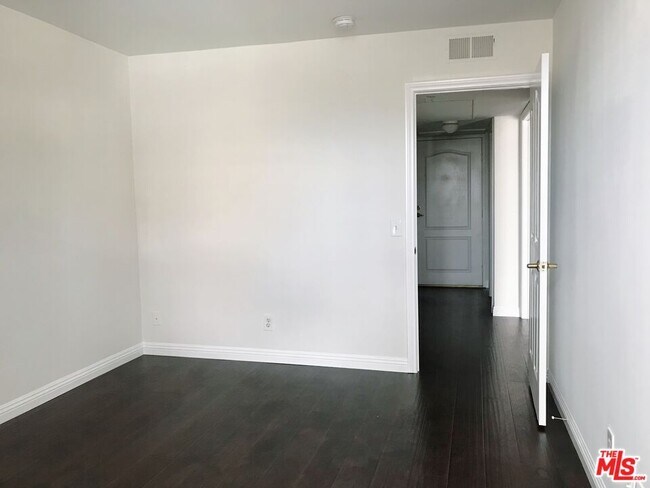 Building Photo - 4750 Templeton St