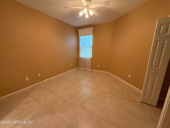 Building Photo - 585 Golden Links Dr