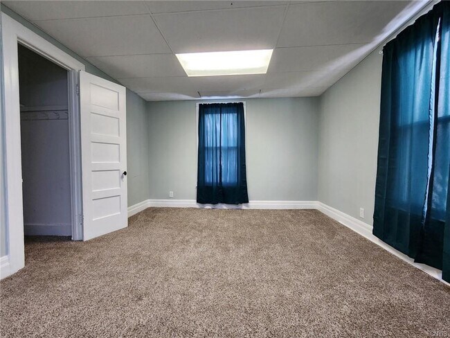 Building Photo - 218 S Pleasant St