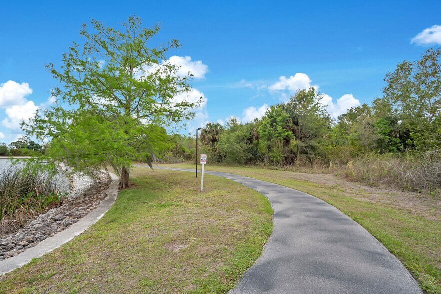 Building Photo - 9610 Green Cypress Ln