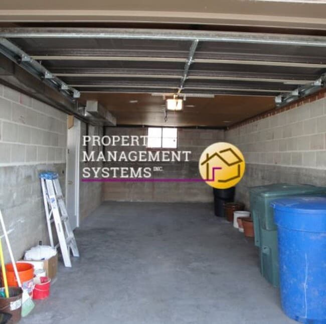 Building Photo - 3 Bed / 2 Bath Duplex in Sugarhouse!