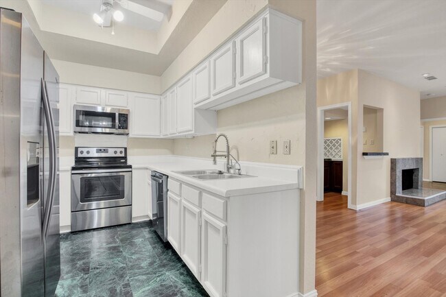 Building Photo - 7447 Cambridge St