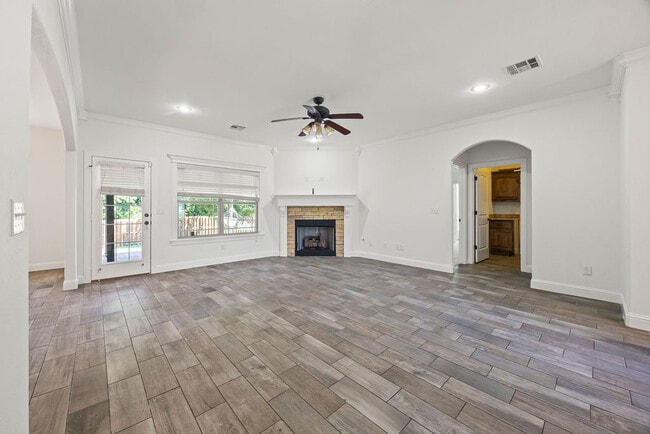 Building Photo - 4100 SW Deerfield Blvd