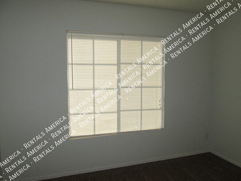 Building Photo - 144 S Mulberry St